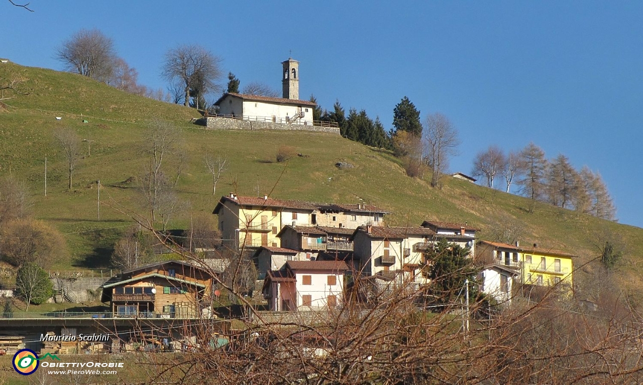 03 Brembella e la chiesetta di San Giacomo..JPG